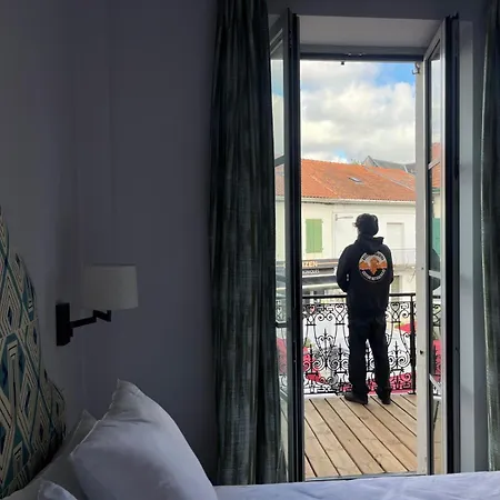 Le Balcon